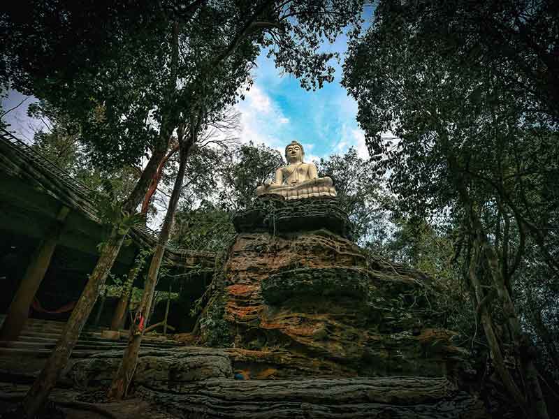 พระพุทธรูปขาว